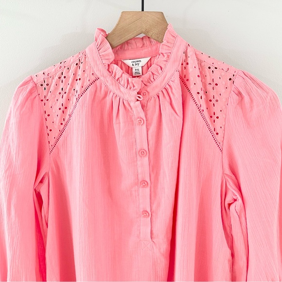 NWT Crown & Ivy Eyelet Trim Blouse Size Small - Picture 3 of 6